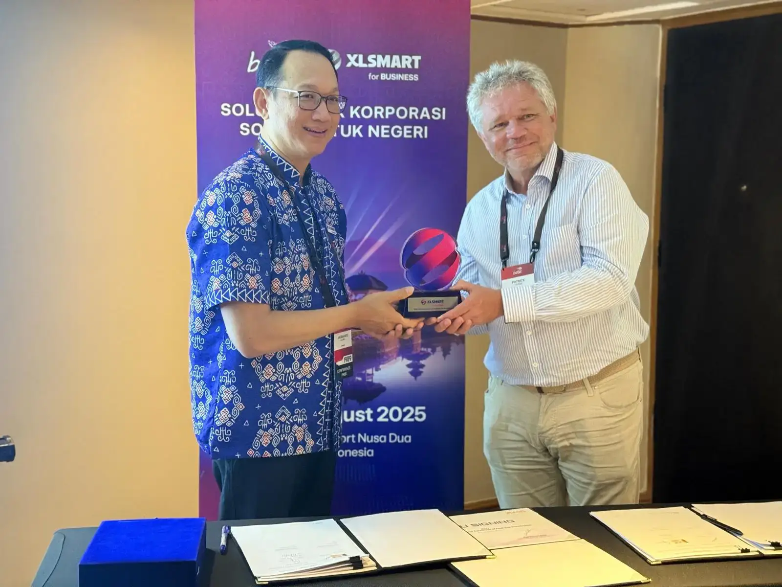 XLSMART Signature